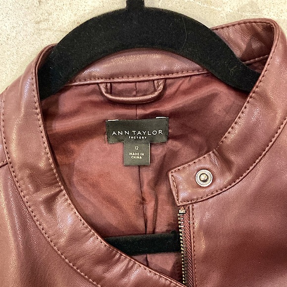 Burgundy imitation leather jacket size 12 Ann Taylor - Picture 3 of 4